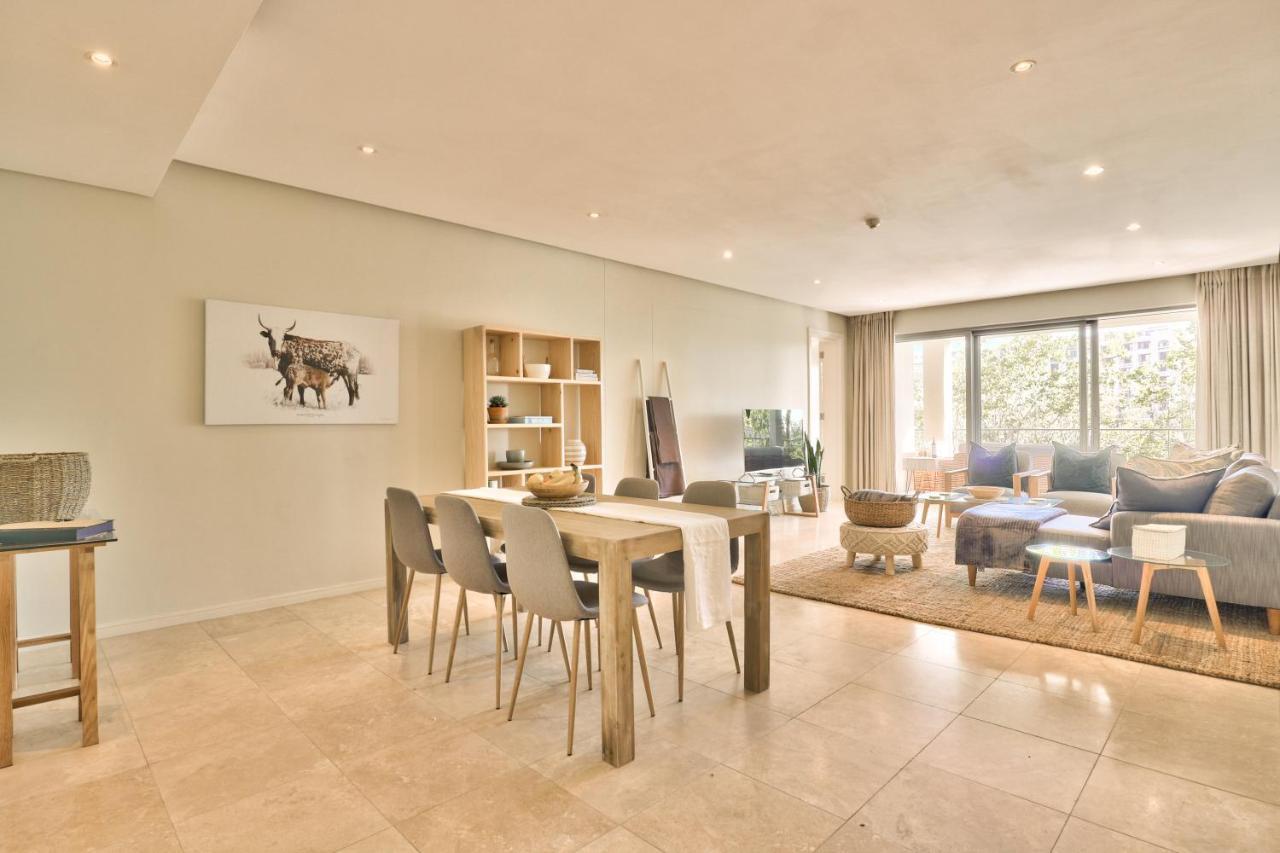 Elegant V&A Waterfront Canal Apartment ケープタウン エクステリア 写真