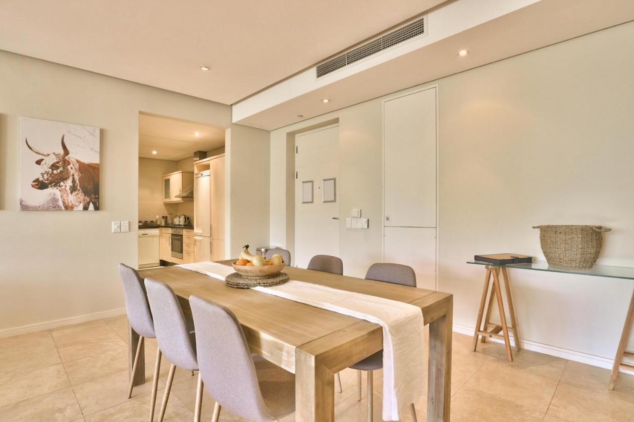 Elegant V&A Waterfront Canal Apartment ケープタウン エクステリア 写真