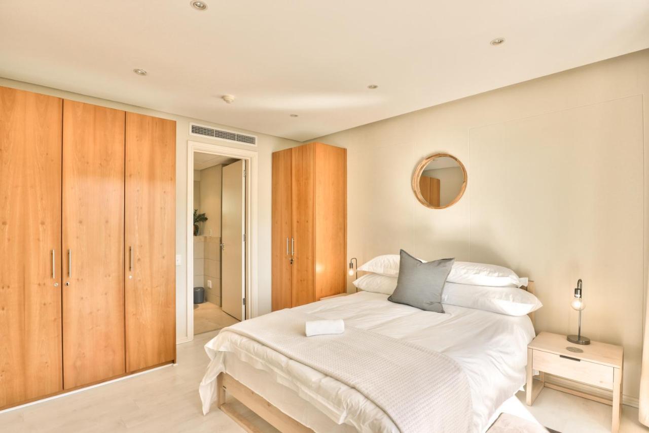 Elegant V&A Waterfront Canal Apartment ケープタウン エクステリア 写真