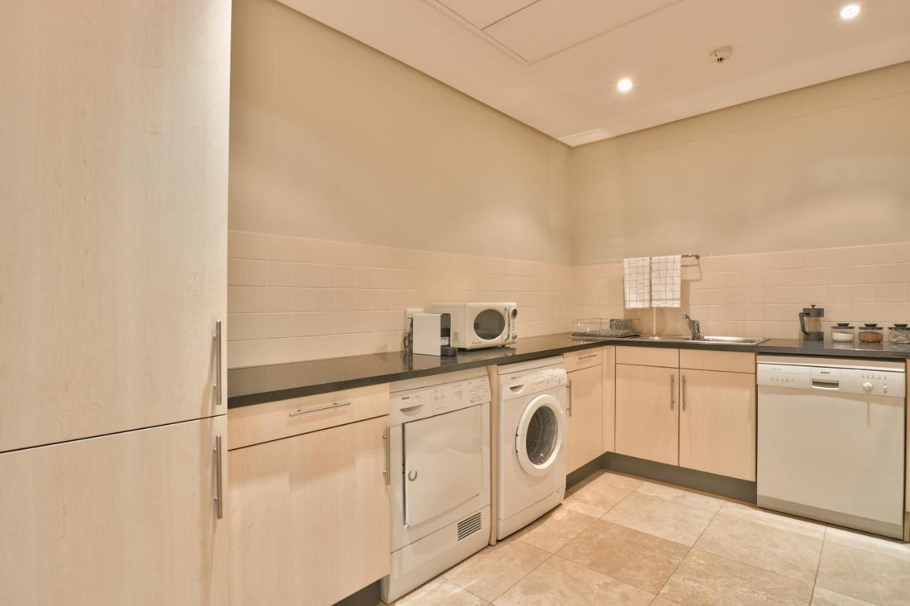 Elegant V&A Waterfront Canal Apartment ケープタウン エクステリア 写真